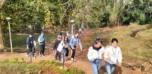 HOẠT ĐỘNG TRẢI NGHIỆM, THAM QUAN DI TÍCH LỊCH SỬ  TẠI ĐIỆN BIÊN PHỦ CỦA LƯU HỌC SINH LÀO