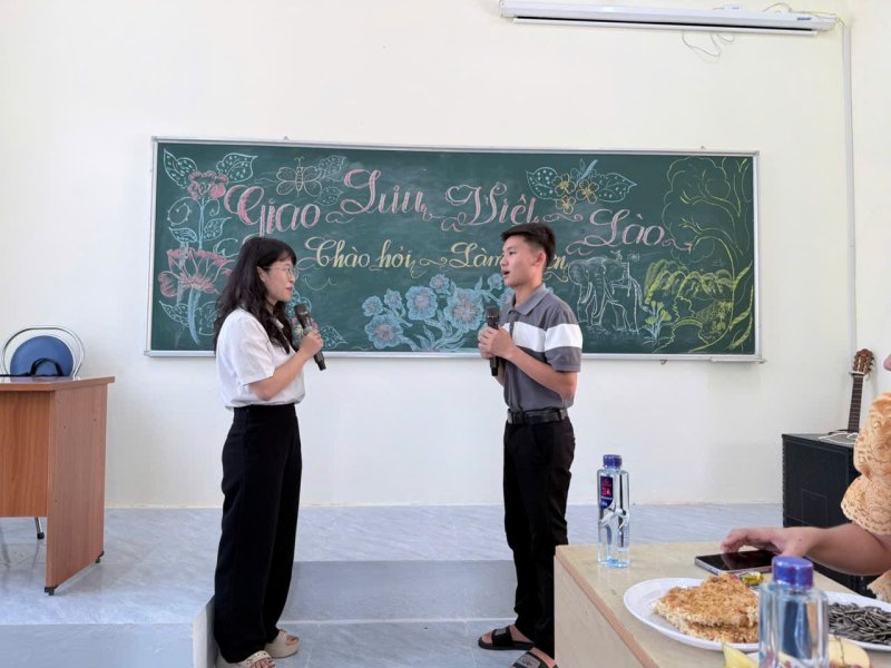 Giao lưu Việt Lào (4)