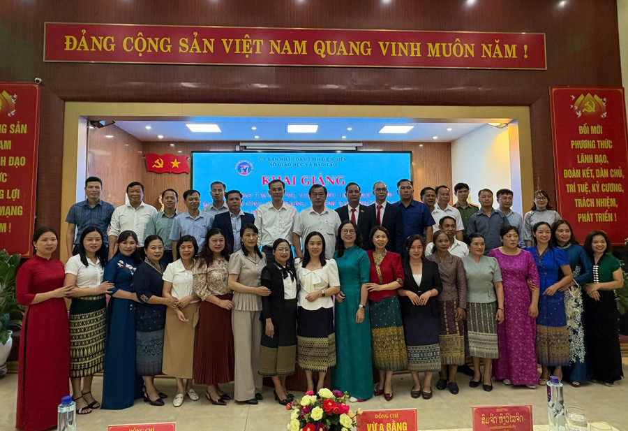 LHS Lào Chụp ảnh lưu niệm