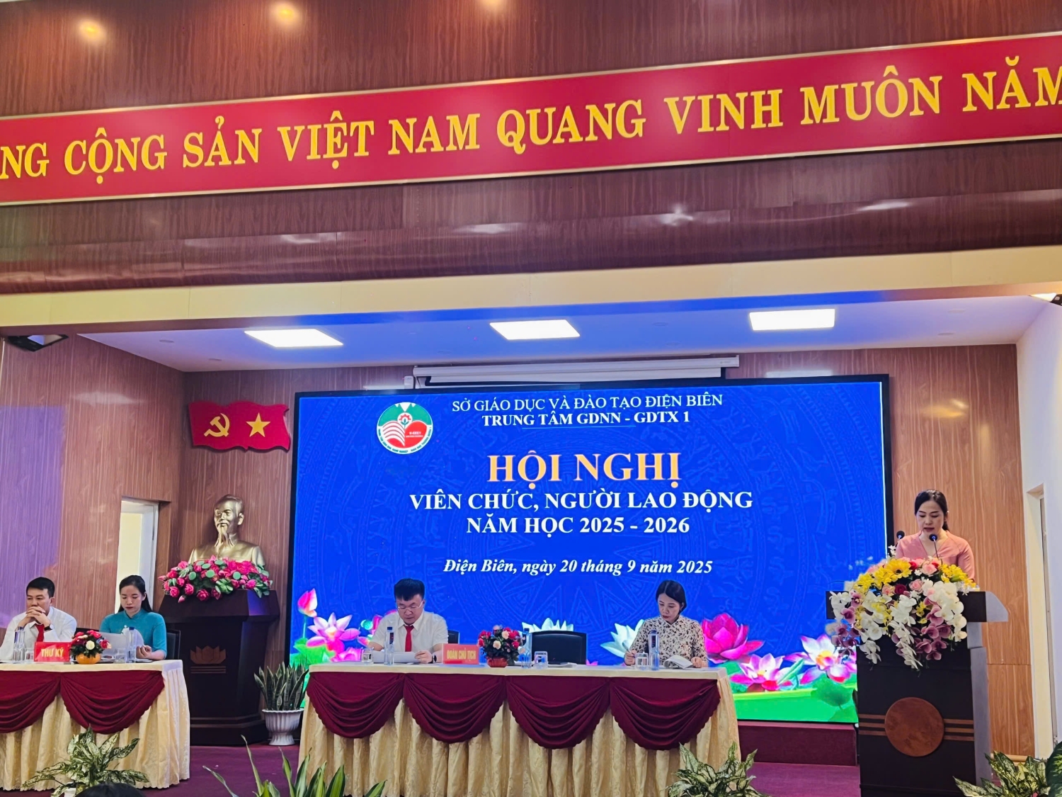 Phát huy dân chủ cơ sở - Trung tâm giáo dục Nghề nghiệp - Giáo dục thường xuyên 1 tổ chức thành công Hội nghị Viên chức người lao động, năm học 2025-2026