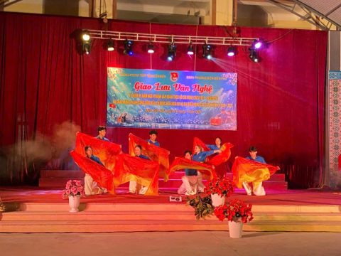 Giao lưu văn nghệ (2)