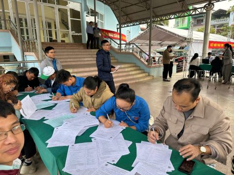 Hiến máu tình nguyện (8)