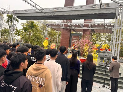 Lễ viếng Nghĩa trang liệt sĩ 2026 (8)
