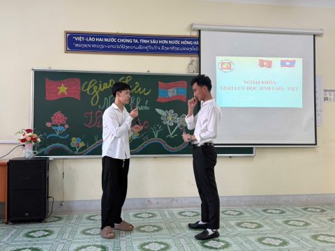 Lưu học sinh Lào tại Trung tâm (4)