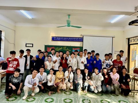 Lưu học sinh Lào tại Trung tâm (11)